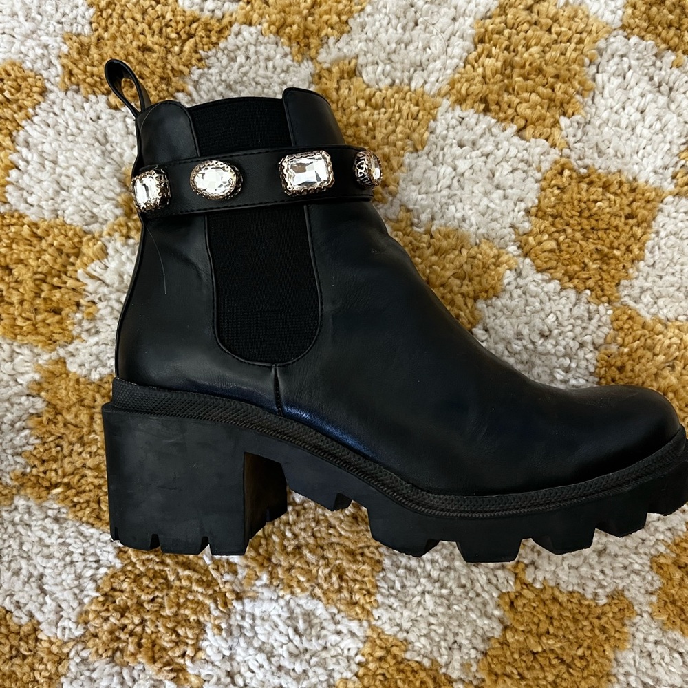 steve madden amulet chelsea boots